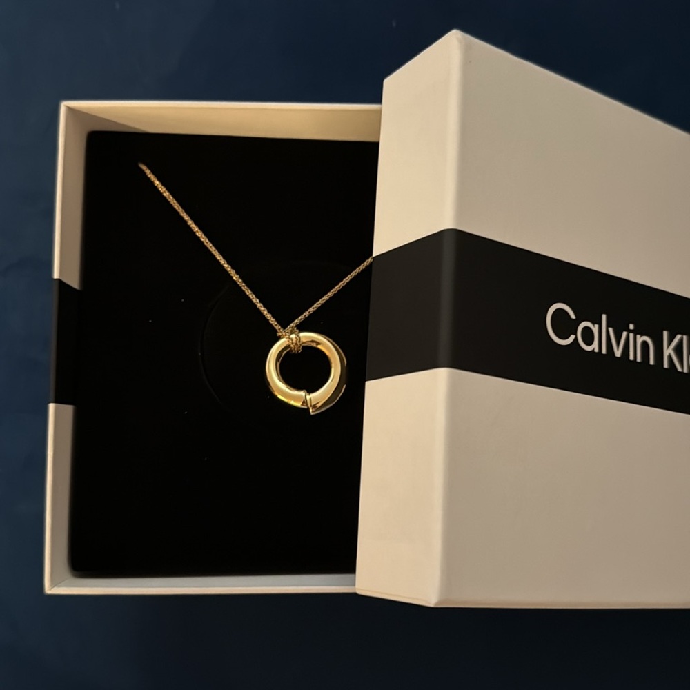 New Calvin Klein Pendant Necklace, Gold